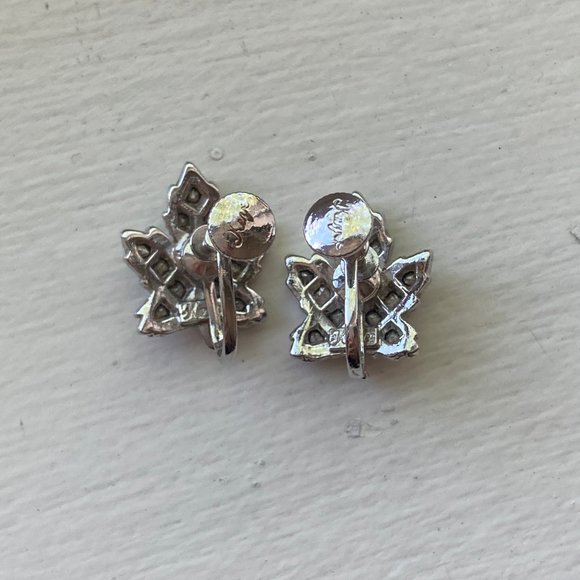 Vintage Keyes Aurora Borealis Rhinestone Maple Leaf Screw Back Earrings - Picture 5 of 7
